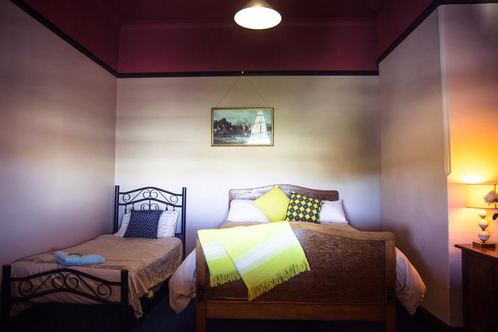 Boorowa Hotel Bagian luar foto