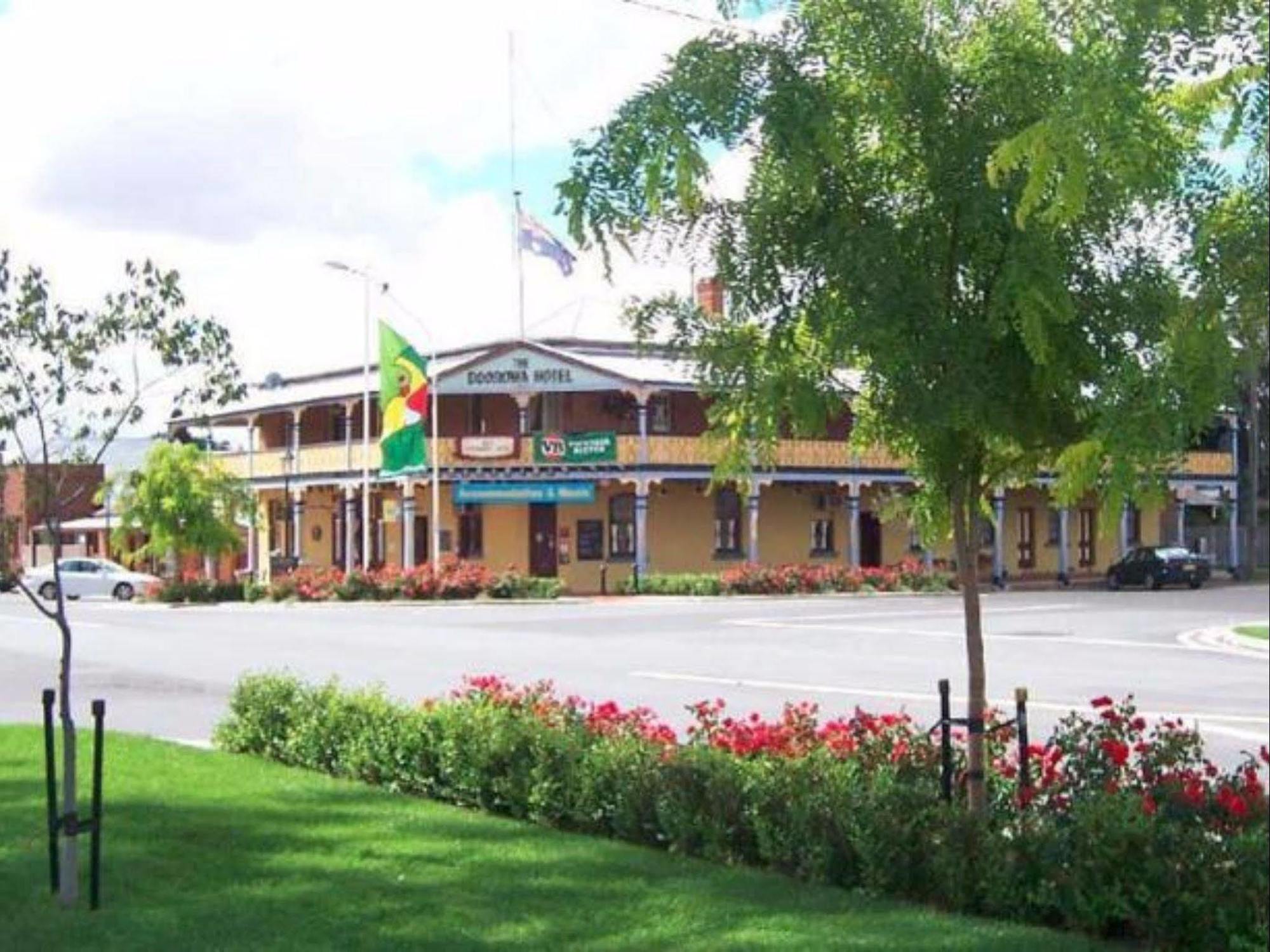 Boorowa Hotel Bagian luar foto